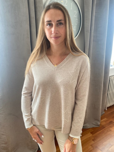 Pull beige col V détails étoile perlée Maud et sacha