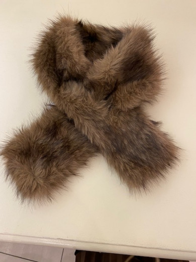 Col fausse fourrure taupe