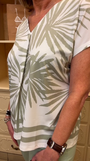 Top vert jade et écru motifs feuilles Tuzzy