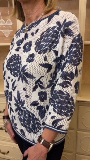 Pull blanc ajouré imprimé marine Barbara Lebek